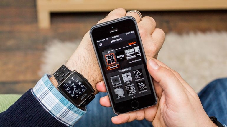 smartwatch with steel band